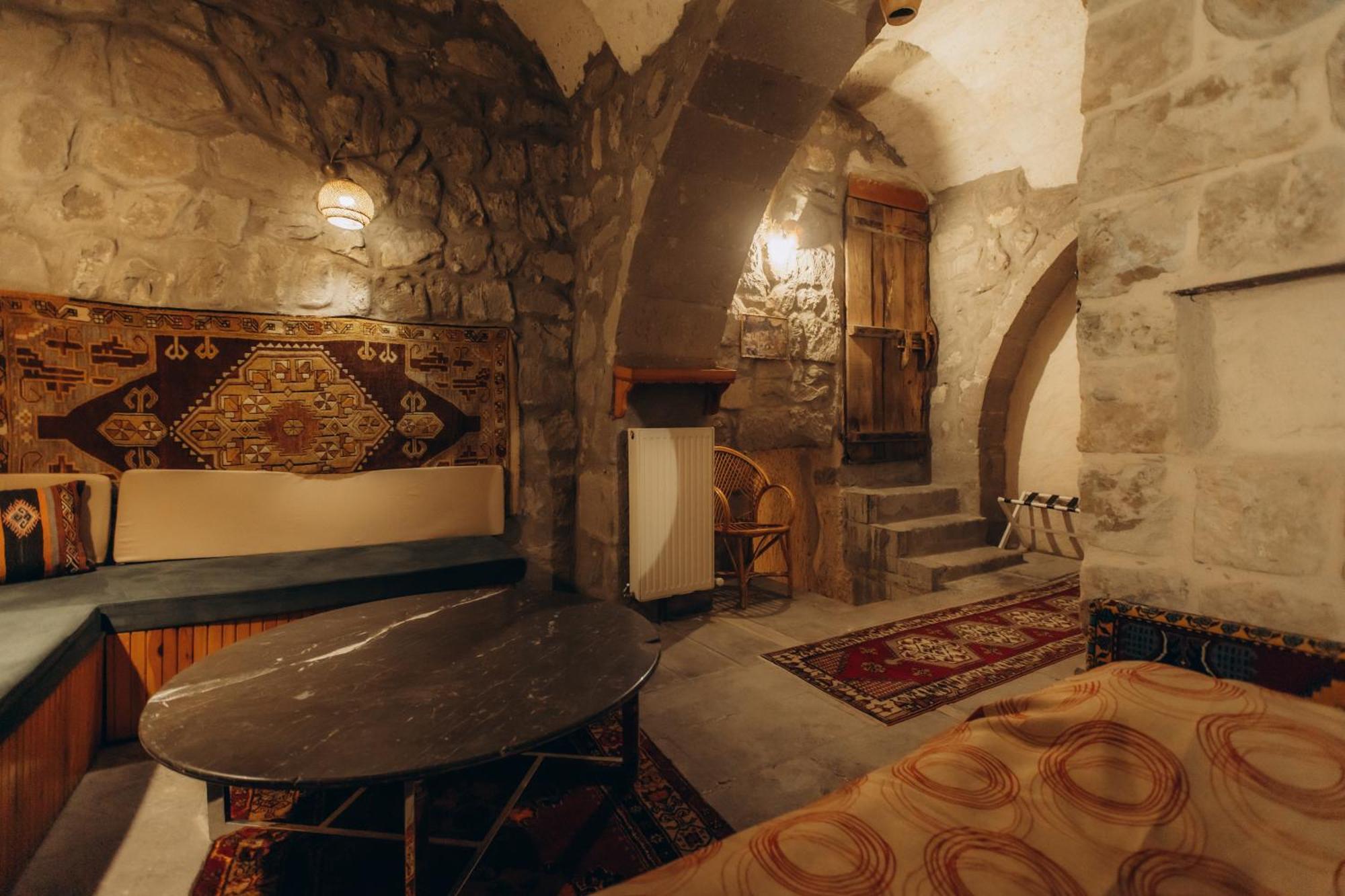 Anatolia Raymonde Cave House Hotel Ючхисар Екстериор снимка